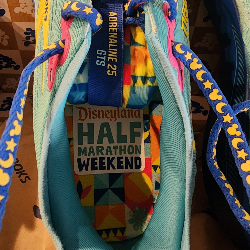 Brooks Adrenaline GTS 25 Disneyland Half Marathon Weekend Limited Edition. - Picture 7 of 12